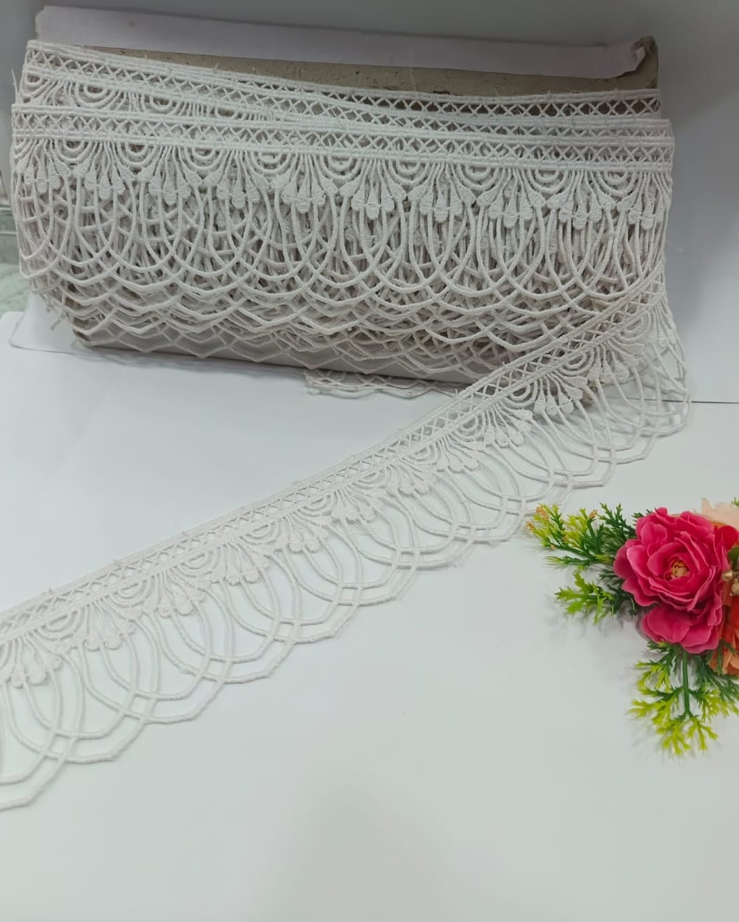 white fancy lace 3 METERS